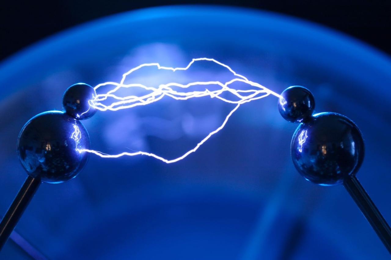 bagaimana arus listrik dapat terjadi